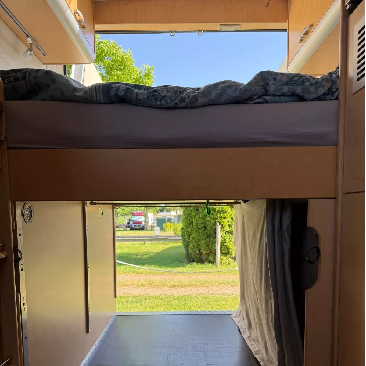 Stauraum unter dem Bett
